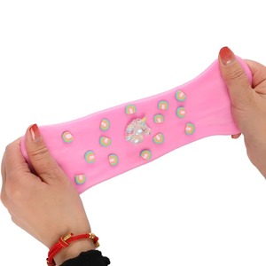 Pâte à modeler sensorielle non toxique parfumée rose personnalisable avec logo, breloques licorne, non séchant à l'air, en silicone, type argile à modeler - Product Image 1