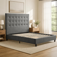 Lit plateforme moderne gris foncé rembourré avec tête de lit capitonnée haute et sommier à lattes en bois, lit double