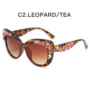 Vente en gros Lunettes de soleil œil de chat rétro avec verres dégradés en plastique floral Monture <span class=keywords><strong>rouge</strong></span> unisexe pour hommes et femmes Commerce extérieur <span class=keywords><strong>Amazon</strong></span> - Product Image 5