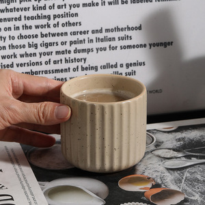 Japanischer Keramikbecher 200ml Kaffeetasse Trinkgefäß Handgefertigte Vertikal Gerippte Porzellanbecher mit Gesprenkelter Glasur - Product Image 6
