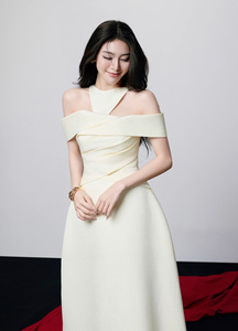 Nouvelle <span class=keywords><strong>robe</strong></span> de soirée élégante pour <span class=keywords><strong>femme</strong></span>, prête à porter, couleur abricot, col licou, taille cintrée et jupe ample. - Product Image 5