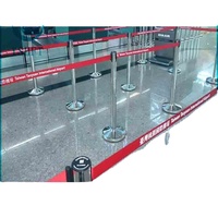 Poteaux de guidage en acier inoxydable avec cordes, pour événements traditionnels et tapis de réception, avec barrière en velours suspendue, réflecteurs de qualité ingénierie