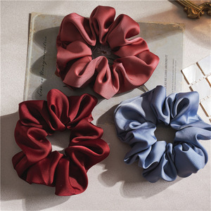 2024 nuevo satén Ins estilo francés grande Scrunchie elegante banda para el cabello de terciopelo para <span class=keywords><strong>mujeres</strong></span> Simple accesorio para el cabello <span class=keywords><strong>en</strong></span> Stock - Product Image 3