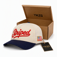 Cappellino da Baseball Streetwear Personalizzato 100% Cotone con Logo Ricamato 3D a Rilievo, Corona Crema, Visiera Blu Navy Bicolore Curva, Bandiera USA