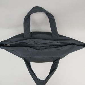 Vente en gros de grands sacs fourre-tout pour femmes de luxe doux femme avec poches avec fermeture éclair logo personnalisé de haute qualité - Product Image 4