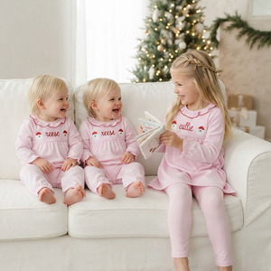 Set Due Pezzi Rosa a Righe per Bambine, Leggings con Colletto a Volant e Bordo Picot, Tutina Lunga Natalizia con Babbo Natale per Bambine - Product Image 1