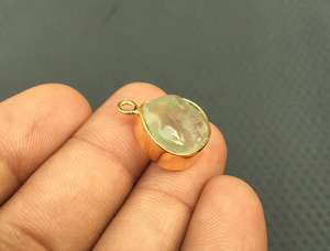 Préhnite naturelle pierre précieuse non traitée en forme de coeur brut pierre polie 92.5 argent or polonais pendentif à breloque en gros - Product Image 2