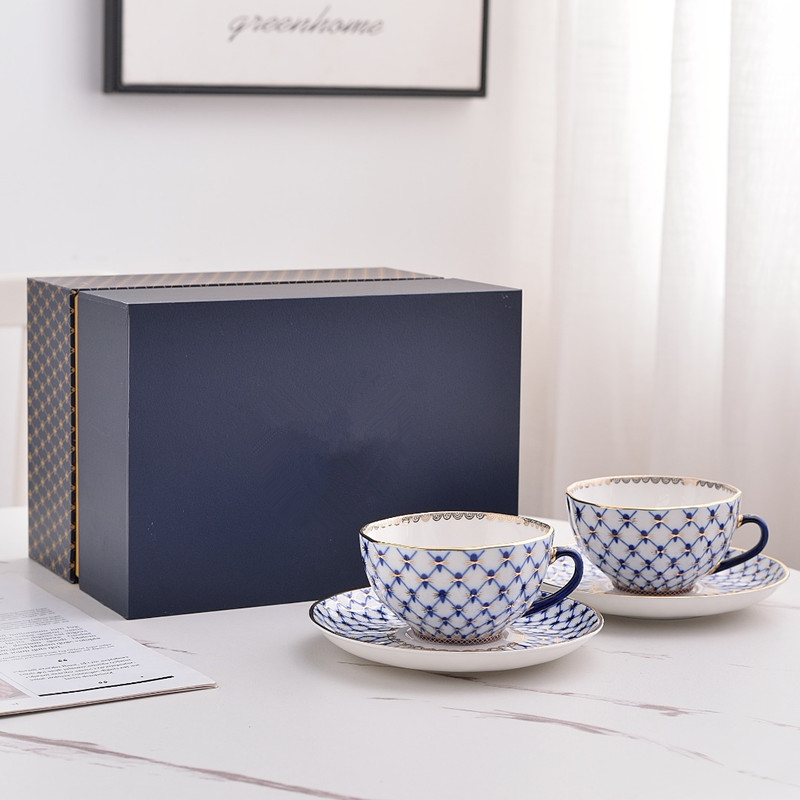 Azul, juego de 2 tazas con 2 platillos.