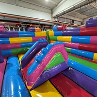 Lit de saut gonflable robuste en gros avec coutures renforcées et surface antidérapante pour la décoration intérieure et les zones de jeux pour enfants