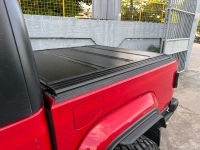 Couverture de benne manuelle pliable en quatre parties, résistante à la pluie, pour pick-up, pliage rigide, sur mesure pour Silverado GMC Sierra Ram F150