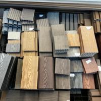 Planche de terrasse WPC 3D gaufrée effet bois, 6 trous, deuxième génération, pour usage technique, 22,5x13x300mm, en stock.