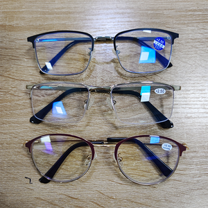 Lunettes de lecture bloquant la lumière bleue pour les <span class=keywords><strong>personnes</strong></span> d'âge moyen et âgées à la mode cadre Invisible plein cadre mixte en gros - Product Image 4