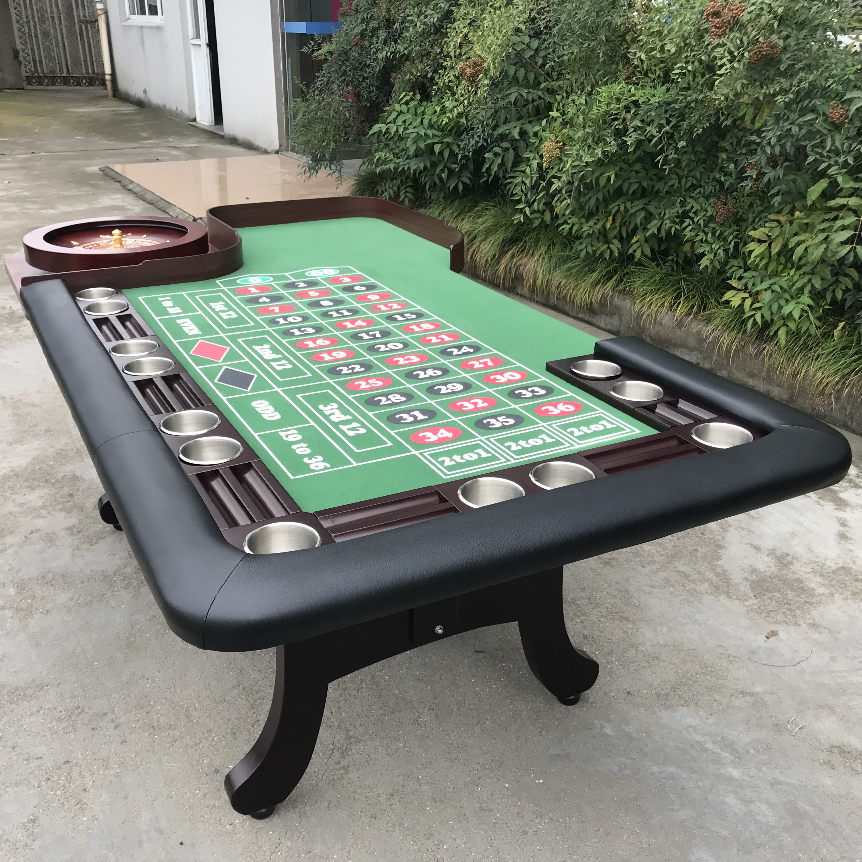 プレミアム品質のポーカー テーブルで、最高のゲームナイトを