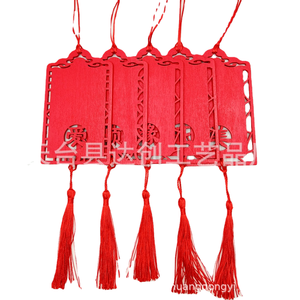 Un grand nombre de sites touristiques de temples en gros prient pour que les étudiants en pendentifs en bois rouge plantent des arbres et étudient les panneaux en bois peuvent être - Product Image 1