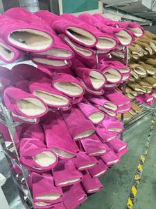 <span class=keywords><strong>Stivali</strong></span> Alti al Ginocchio da Donna <span class=keywords><strong>Marroni</strong></span> con Logo Personalizzato, in Pelliccia Rosa Caldo, con Plateau Rialzato e Design a Punta Larga, Caldi e Pelosi - Product Image 4