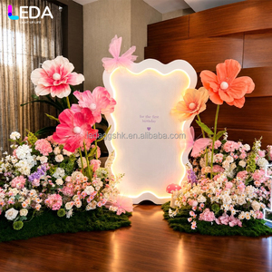 Décoration de scène pour fête d'anniversaire simple LEDA, toile de fond en acrylique blanc à bords festonnés, mur de fond LED pour mariage - Product Image 1