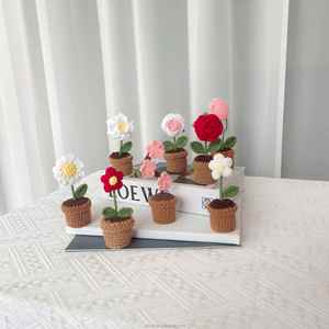 Mini pot de fleurs fait main en crochet, roses et tulipes, pour Noël, la Saint-Valentin, la fête des mères ou Halloween, idées de cadeaux - Product Image 2