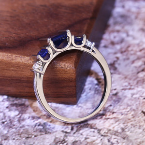 Anello classico con pietra blu per donna, design elegante intarsiato, gioielli alla moda per tutti i giorni - Product Image 6