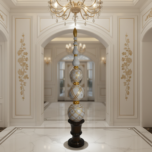 Ornement décoratif de luxe blanc et or avec base en bois - Ornement sur pied orné pour une décoration élégante de la maison et des événements - Product Image 2