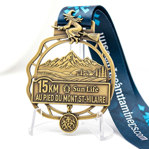 Medaglia in bronzo antico traforata a tema strega con nastro blu scuro stampato per Trofeo Finisher di Corsa su Sentiero di Montagna da 15KM a tema Halloween - Product Image 1