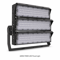 Projecteurs LED sportifs incurvés carrés anti-éblouissement IP66 600W 700W SMD5050 à intensité variable 6500K 230V 380V pour le tennis de table