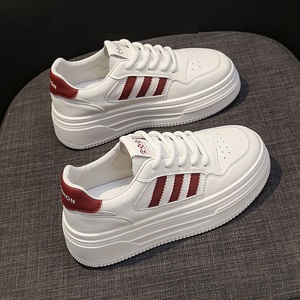 2024 donna autunno inverno nuova moda Sneaker Casual vera pelle bianca scarpe da Skate con fondo spesso stringate All-match - Product Image 1