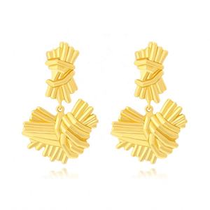 Pendientes de Fiesta con Forma de Corazón Tridimensional Geométrico Exagerado, Lisos y Huecos, de Acero Inoxidable con Baño de Oro de 14K - Product Image 1