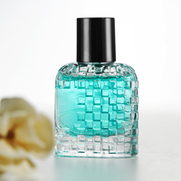 Bouteille rechargeable de parfum carré vide cosmétique personnalisé Offres Spéciales 30ml bouteille en verre de parfum de pompe de pulvérisation personnalisée avec bouchon noir