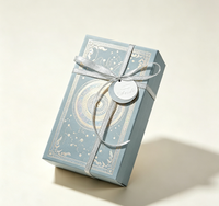 Boîte cadeau rectangulaire personnalisée de luxe en feuille d'argent recyclable avec fermeture magnétique, ruban argenté et étiquette pour bonbons et chocolats de mariage