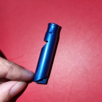 Porte-clés lampe torche mousqueton personnalisé en gros, porte-clés métallique personnalisé avec pile bouton pour cadeau de salon professionnel extérieur