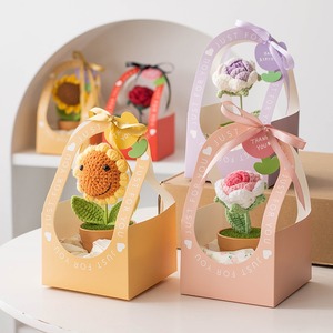 Bouquets de roses tricotés à la main sur mesure avec fil haut de gamme, personnalisation de cadeau avec boîte cadeau, fleur faite à la main - Product Image 1