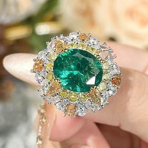 Bague de déclaration luxueuse en pierres précieuses arc-en-ciel, plaquée argent 18 carats, avec accents de zirconiums multicolores pour femme - Product Image 4