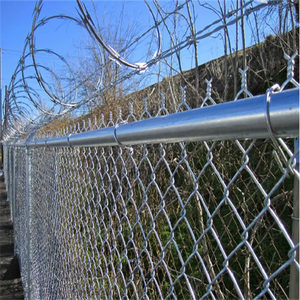 Clôture en treillis galvanisé et recouvert de PVC de haute qualité, sûre et discrète, idéale pour les terrains de football, les jardins et les fermes - Product Image 4