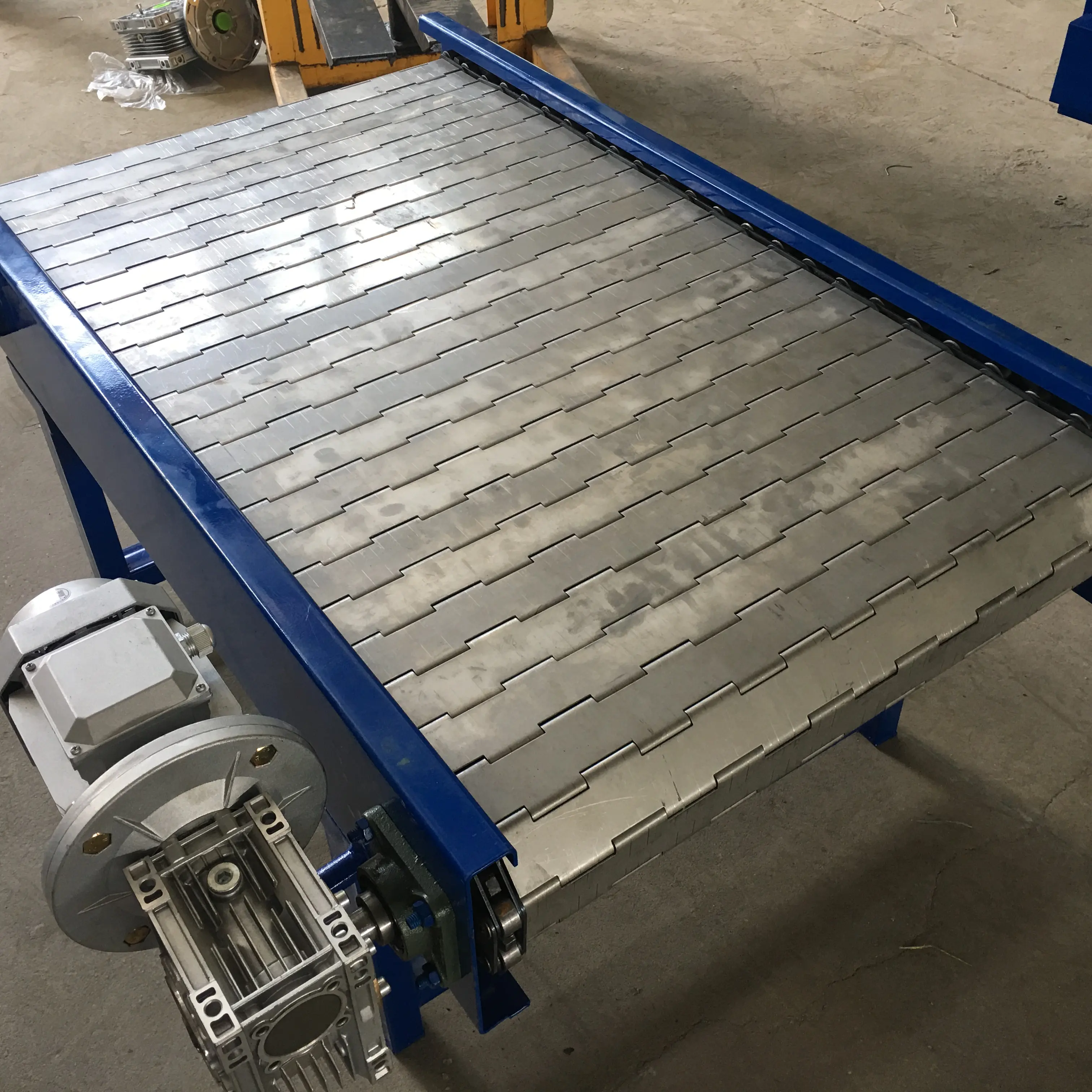 Hot Sale Large Model Plate Drag Chain Conveyor System For Cement/Coal/Mine Materials Transportation