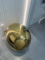 Design de luxe imitant l'effet des roches, WC fonctionnel avec fonction de chasse d'eau pour salle de bain