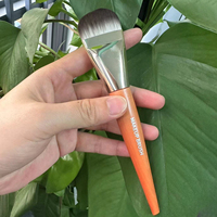 Vegan bebas Tautan kuas rias bedak pegangan kayu kuas alas bedak jenis lidah lebar ultra-tipis