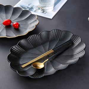 Plato Ovalado <span class=keywords><strong>de</strong></span> Cerámica Negro Mate con Borde Dorado, Apto para Microondas y Lavavajillas, Creativo Plato para Servir Sushi y Pescado para el Hogar - Product Image 2