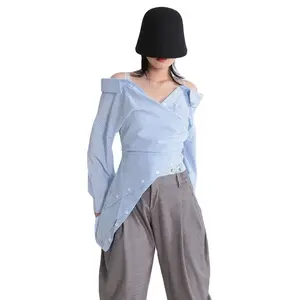 TWOTWINSTYLE blus wanita lengan panjang, blus wanita Off Shoulder, Hem tidak beraturan kancing tambal sulam lengan panjang leher V, blus garis-garis grosir