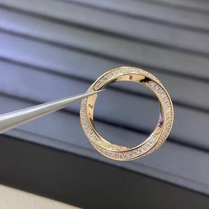 Bague de couple torsadée en pierre naturelle avec incrustation de fleur, design de niche, simple et élégante, alliance tendance - Product Image 5