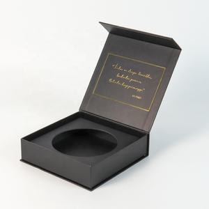 Caja de Regalo Magnética Ecológica de Cartón Negro con Logotipo Personalizado de Lujo, Estilo Circular, Materiales Reciclados, Embalaje Cosmético Laminado - Product Image 5