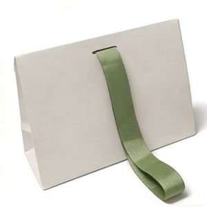 Bolsas de Papel Personalizadas con Logotipo, de Lujo, Modernas, con Corte Especial, Únicas, para Ropa, Perfumes, Accesorios y Regalos - Product Image 2