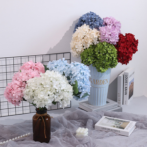 Fleurs d'hortensia artificielles à cinq têtes en soie faites à la main pour la décoration douce des salles de mariage, arrangements floraux pour la maison et les restaurants - Product Image 5
