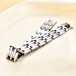 Brazalete de Reloj de Acero Inoxidable de 19 mm con Eslabones Geométricos y Hebilla de Pin, Joyería Duradera para Hombres y Mujeres - Product Image 2