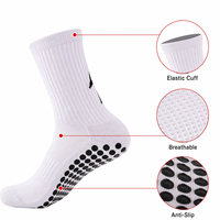 Chaussettes de football antidérapantes personnalisées en polyester et coton respirant, durables et rembourrées, avec grip pour le football