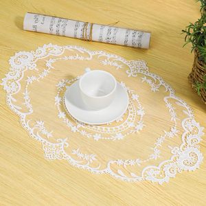 Napperons de table rétro en dentelle crochetée à la française, faits main, blanc uni, brodés, style campagnard, 12x16 pouces, dessous de verre - Product Image 5