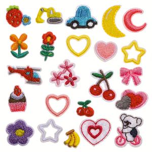 Parches Bordados Personalizados con Forma de Corazón de Flores para San Valentín, Decoraciones de Ropa de Marca en Sarga y Lona con Prensa Térmica para Sombreros y Bolsos - Product Image 1