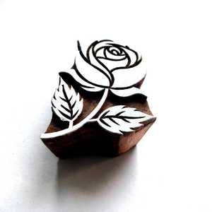 Sello de madera tallado a mano con diseño de rosa y hoja de palisandro para arte textil indio - Product Image 3