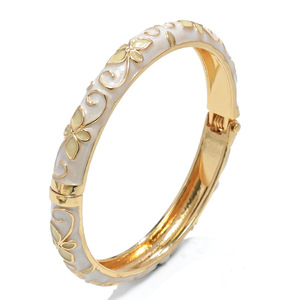 Pulsera de aleación apilable con diseño de trébol de cuatro hojas y flor de cinco hojas, estilo palaciego vintage, con efecto de goteo de aceite y acabado dulce y brillante, para mujer - Product Image 6