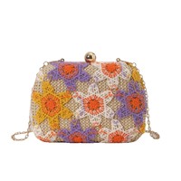 Pochette polyvalente de plage en tricot ajouré à motif floral, style pastoral, avec fermeture à chaîne et dragonne en PP tressé, collection Printemps-Été 2026 pour femme