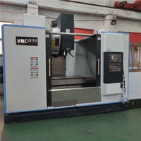 Centre d'usinage vertical CNC automatique VMC1370 avec commande GSK et broche BT40 pour l'usinage des métaux